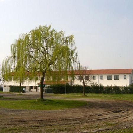 Hotel Lory Ficarolo Bagian luar foto