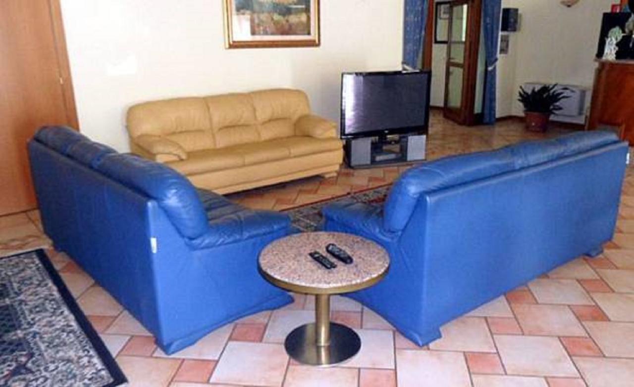 Hotel Lory Ficarolo Bagian luar foto