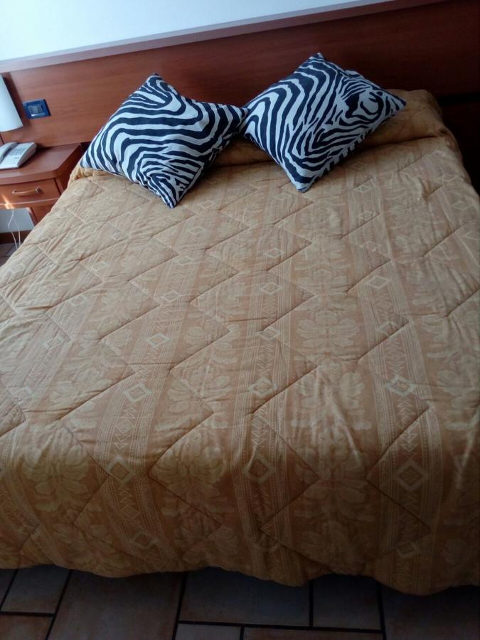 Hotel Lory Ficarolo Bagian luar foto